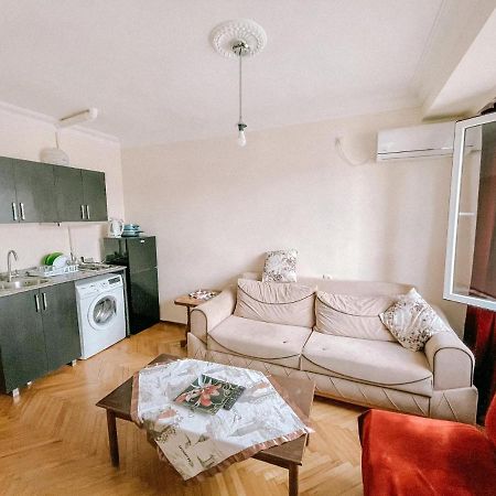 Naira Apartment 巴统 外观 照片