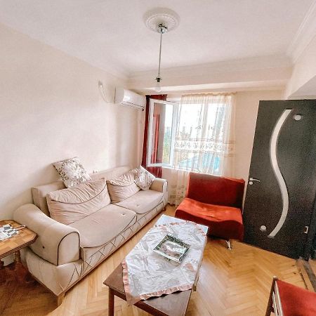 Naira Apartment 巴统 外观 照片