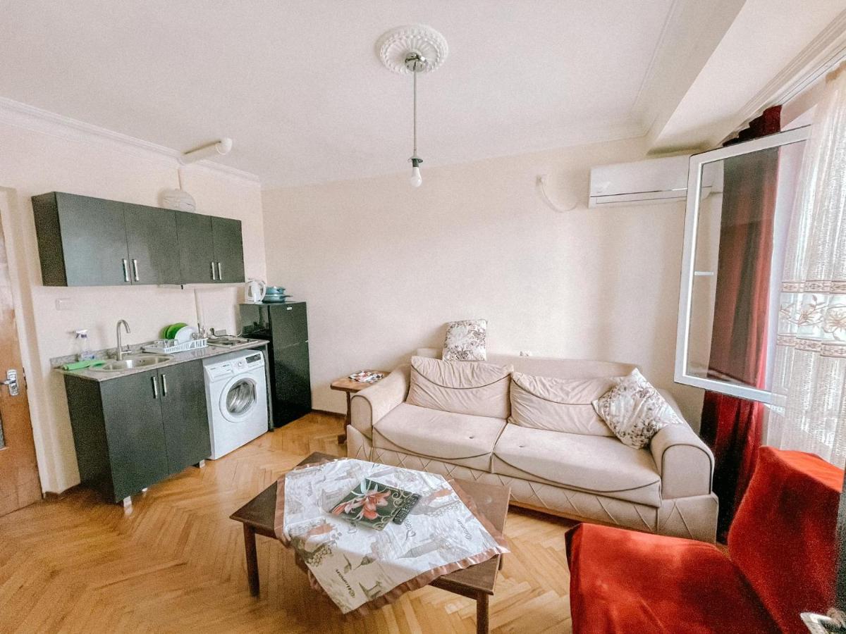 Naira Apartment 巴统 外观 照片