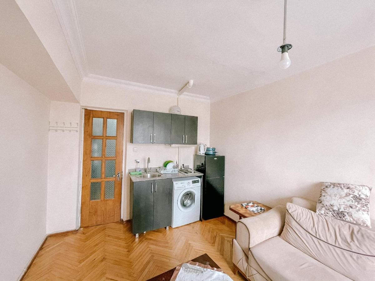 Naira Apartment 巴统 外观 照片