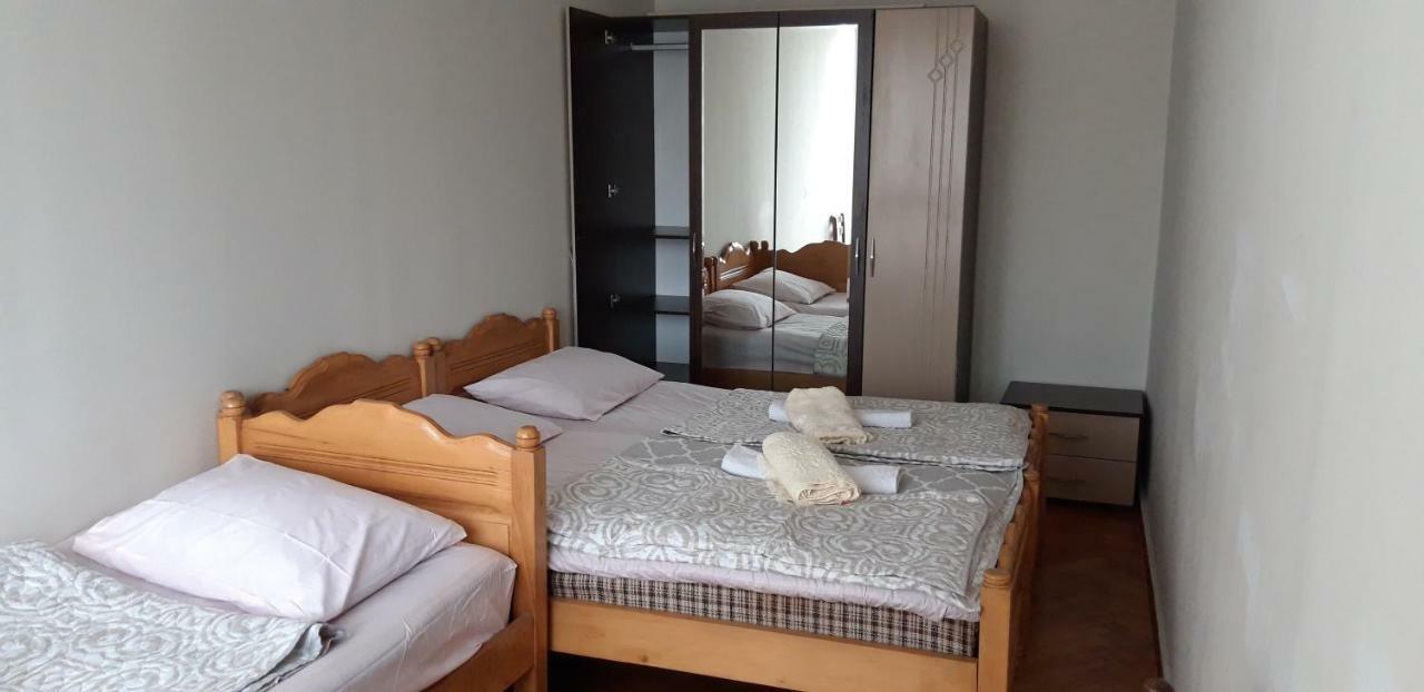 Naira Apartment 巴统 外观 照片